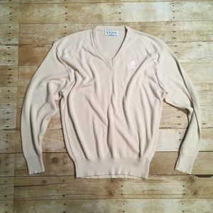 Soft white v-neck Izod sweater